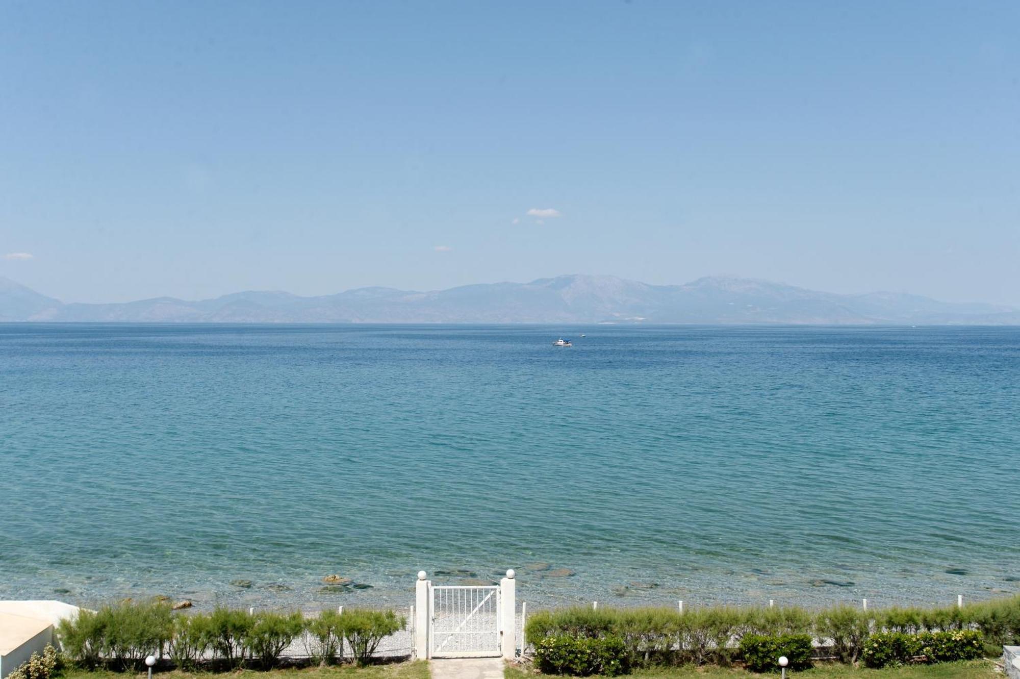 Antorina Beachfront Villas With Private Pools Kamari  エクステリア 写真