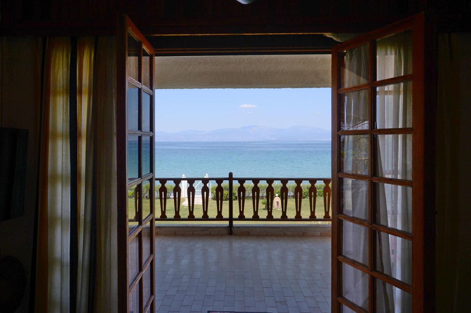 Antorina Beachfront Villas With Private Pools Kamari  エクステリア 写真